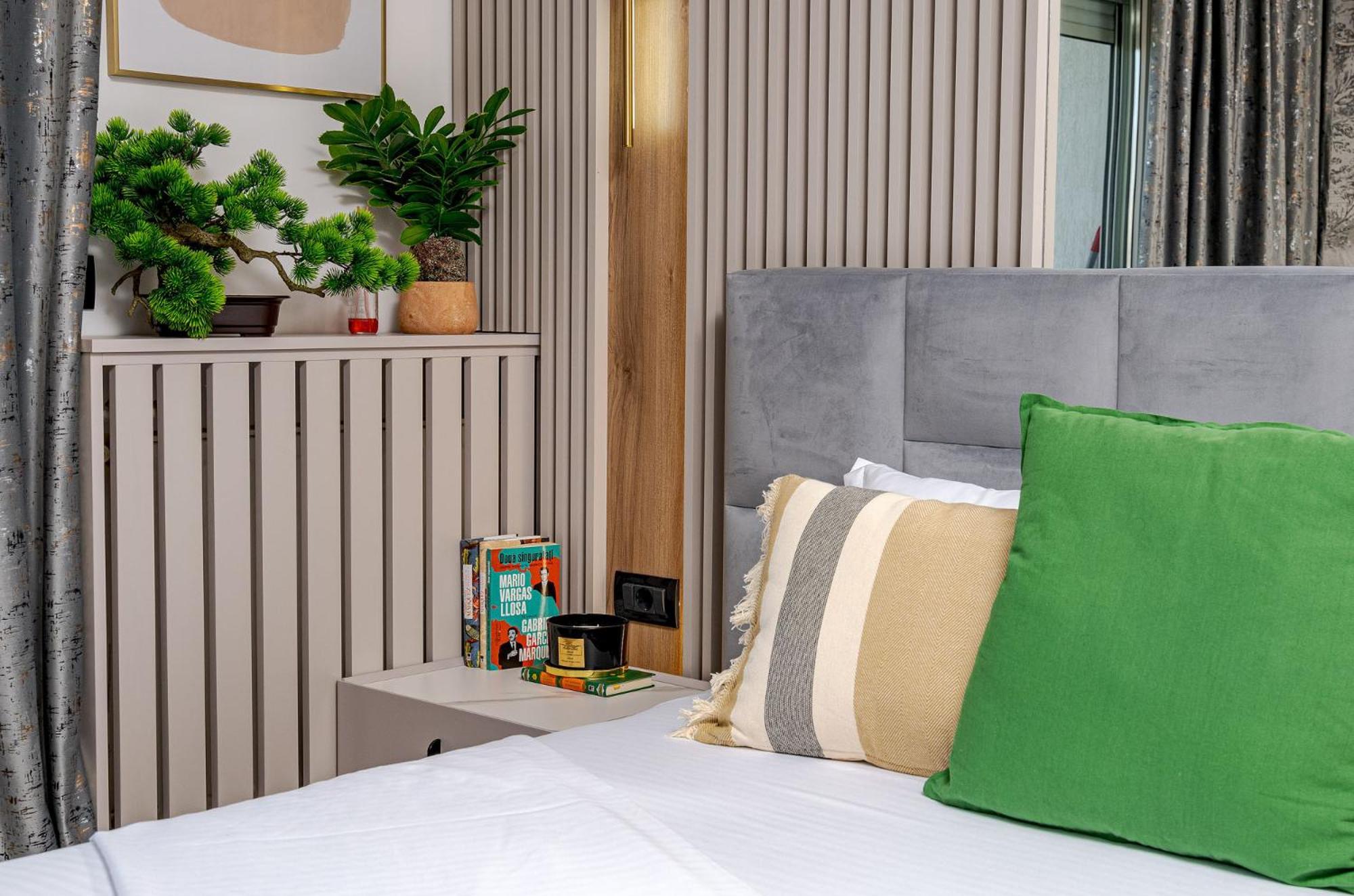 Romana Vibe Elegance In The Heart Of The City Bukarest Eksteriør billede