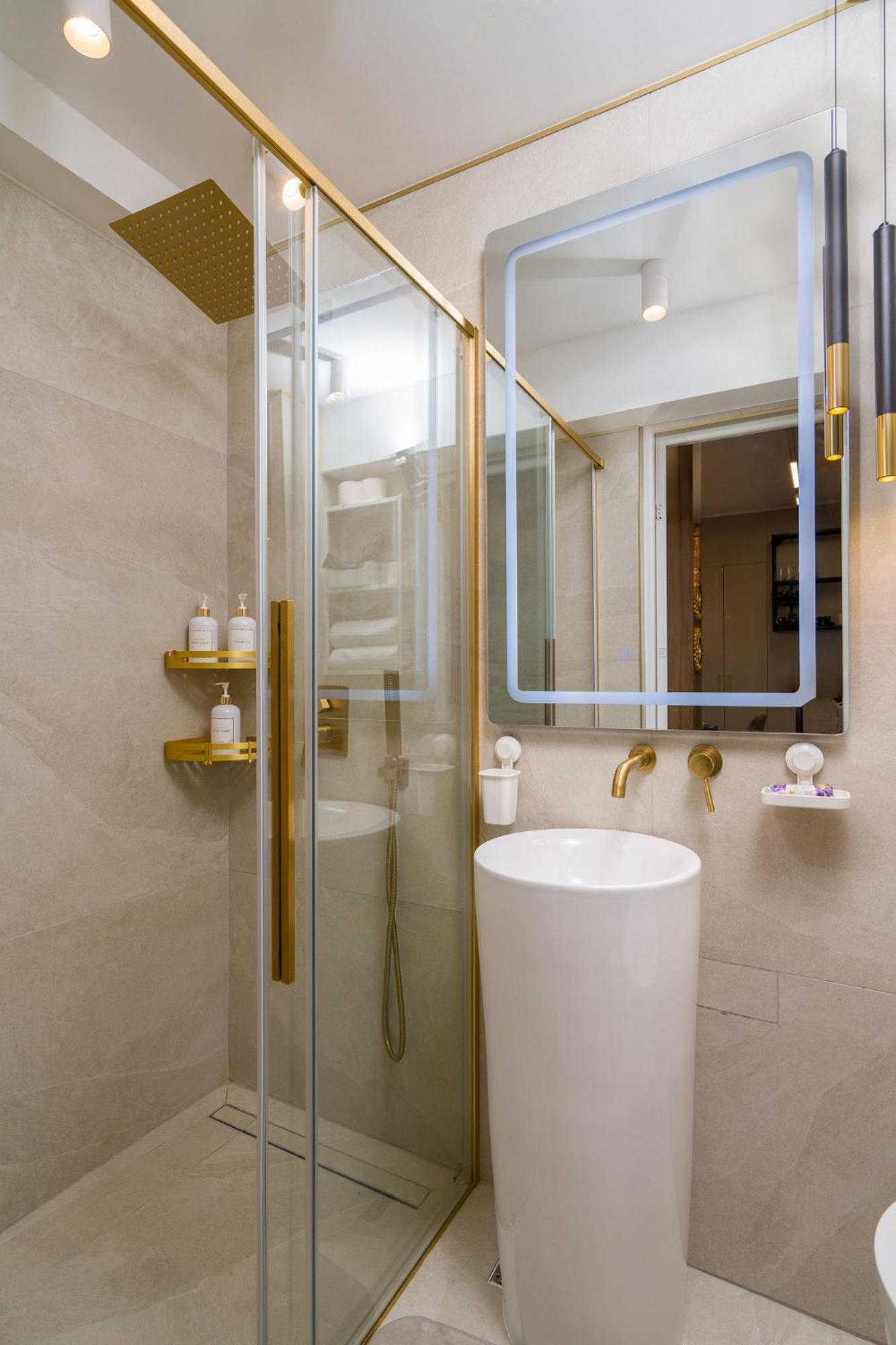 Romana Vibe Elegance In The Heart Of The City Bukarest Eksteriør billede