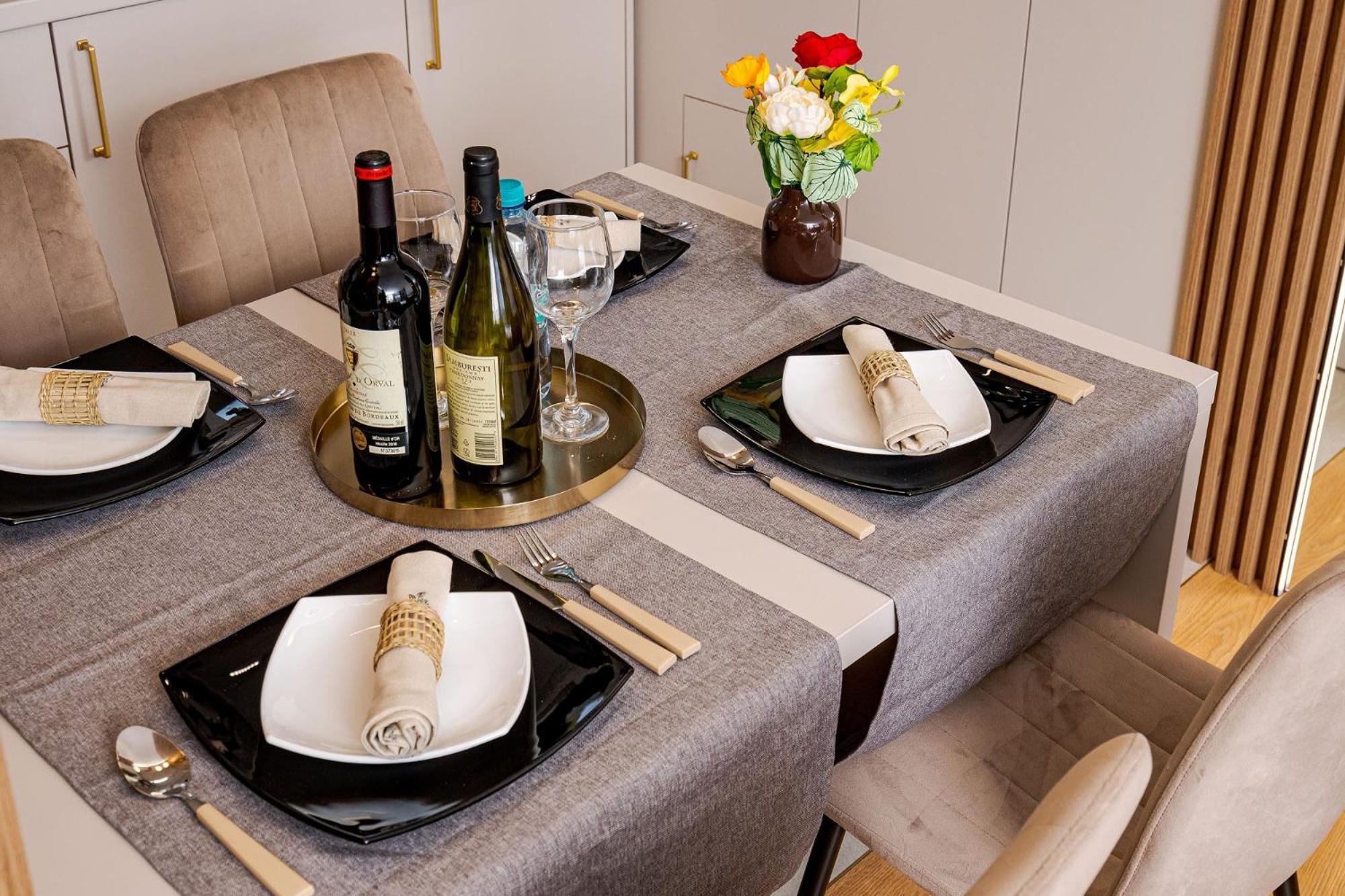 Romana Vibe Elegance In The Heart Of The City Bukarest Eksteriør billede