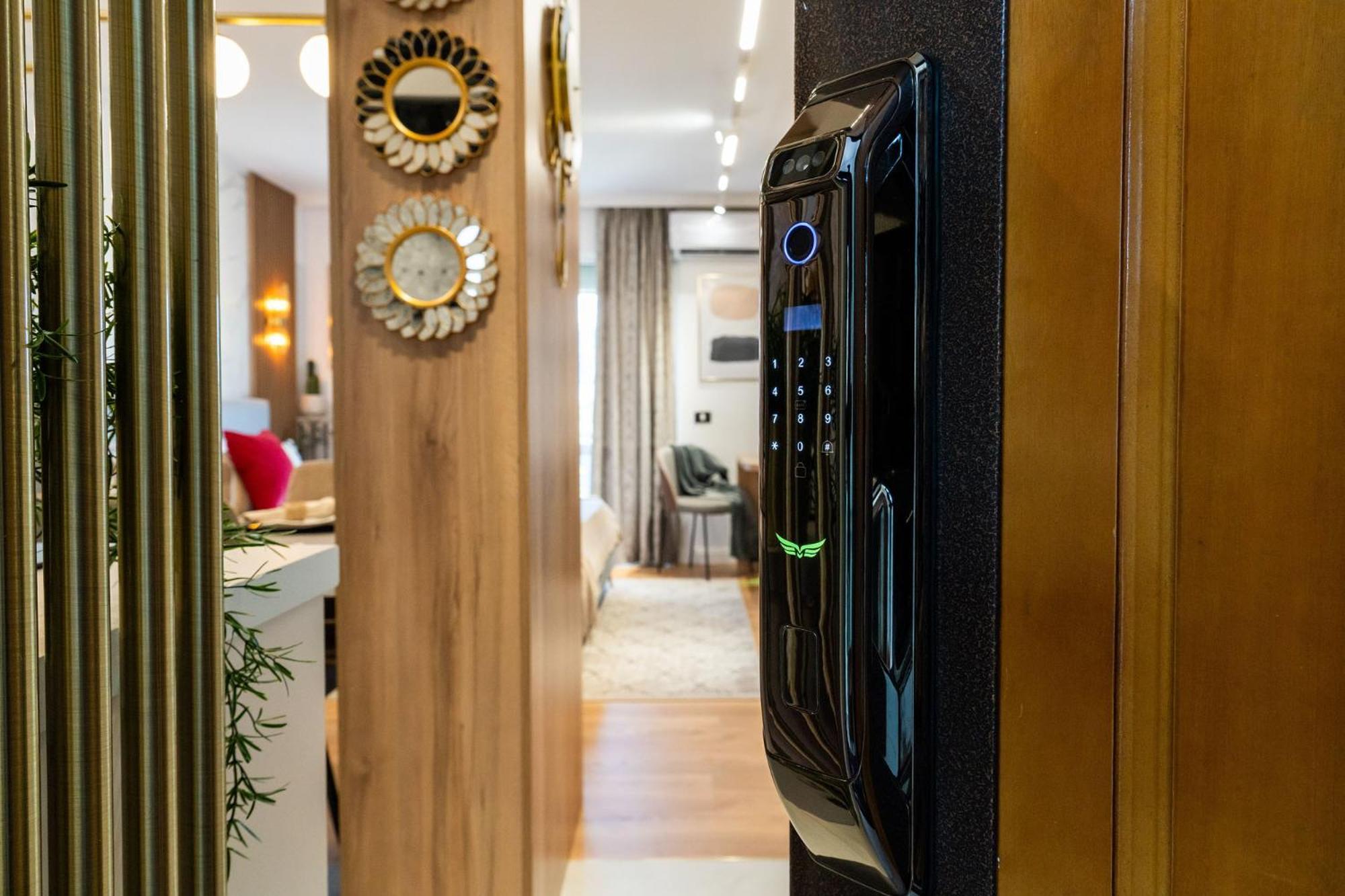 Romana Vibe Elegance In The Heart Of The City Bukarest Eksteriør billede
